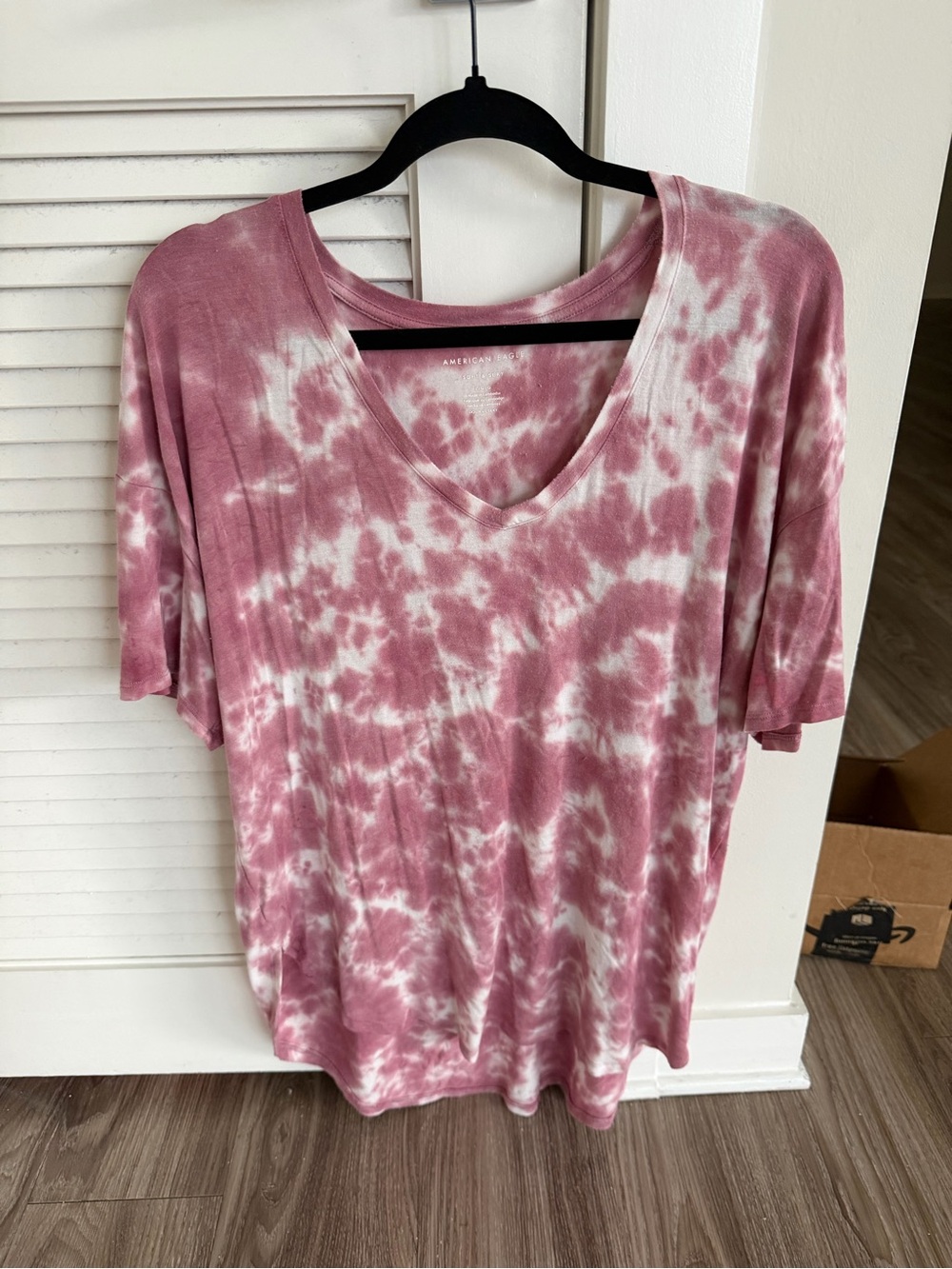 American Eagle Outfitters Pink and White Tie-Dye V-Neck Tee